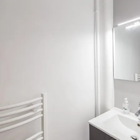 Nice Flat With Large Terrace Near The Centre Of Rouen - Welkeys